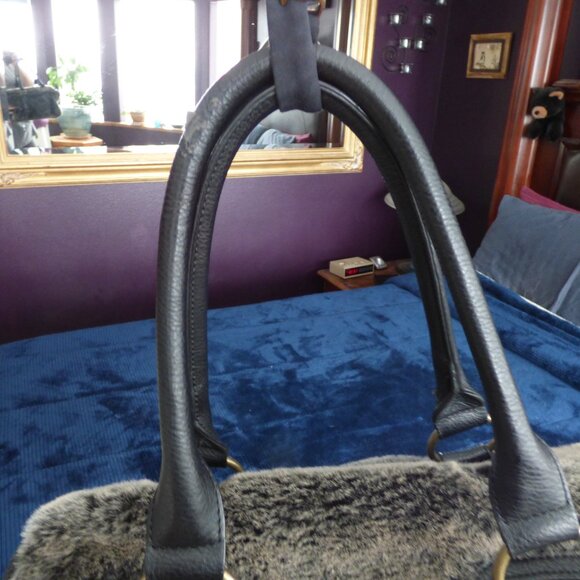 TAMARIS GOTH FAUX FUR LARGE HANDBAG WITH COMPARTMENTS AND TARTAN CHECK LINING - Picture 7 of 13